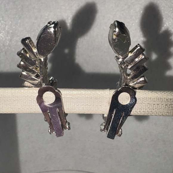 Vintage Rhinestone Earclips - Picture 6 of 7